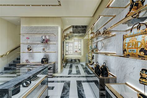 Versace apre una nuova boutique a Napoli 